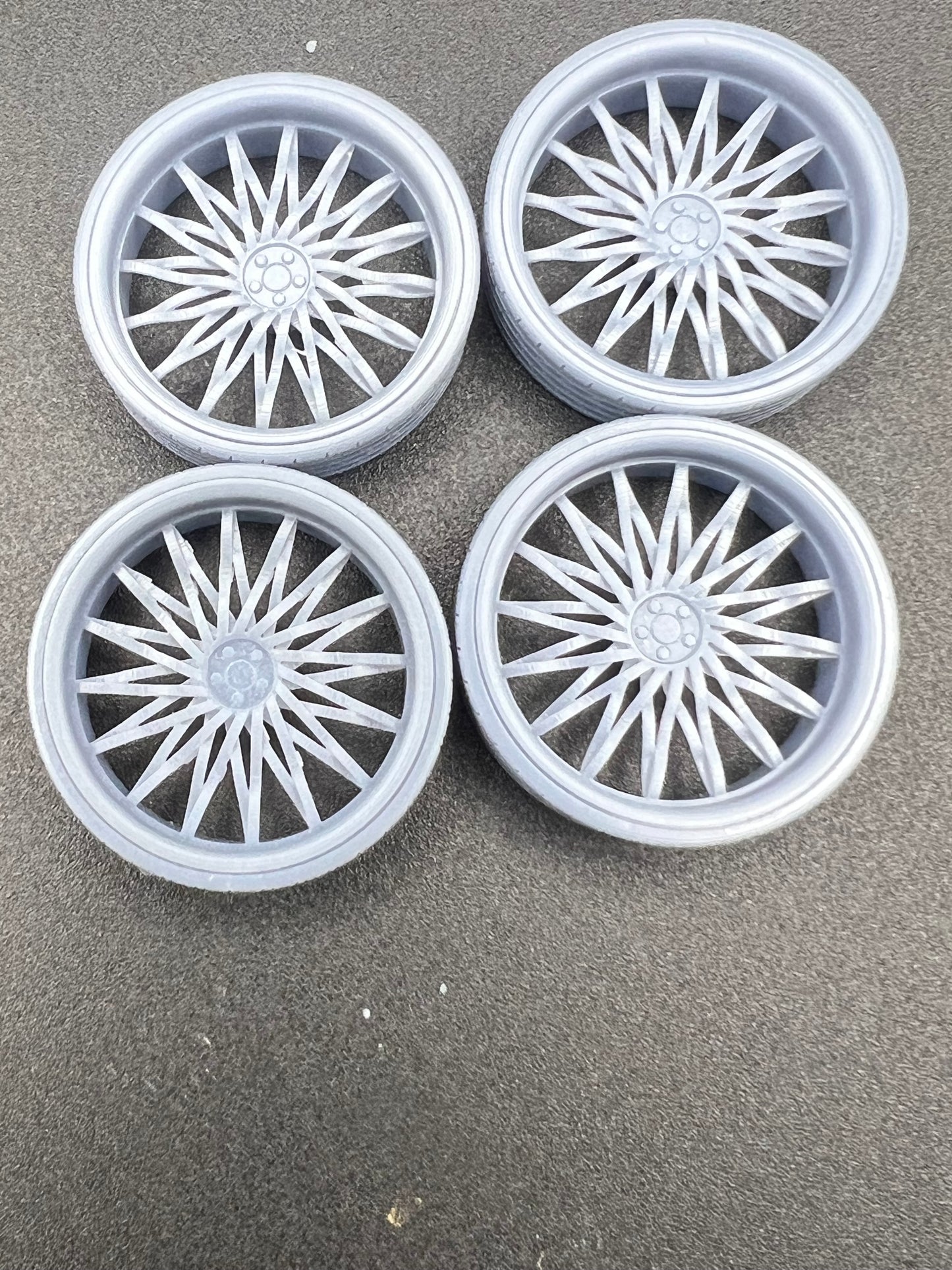 1:25 Scale Resin 26 Inch Model Car Wheel Set