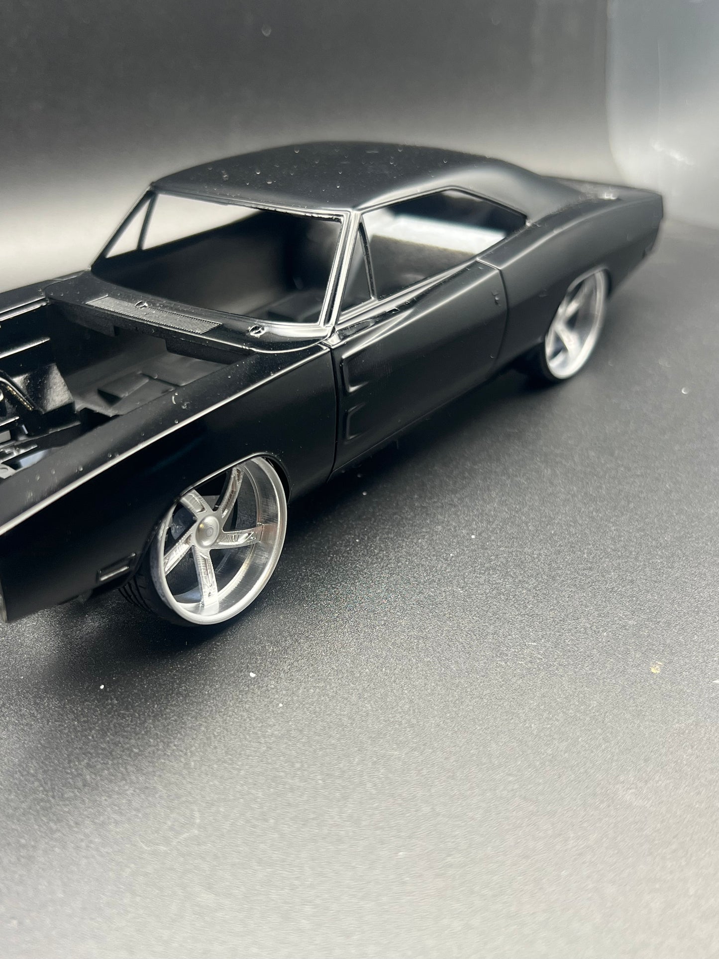 1:25 Scale Resin 26 Inch Model Car Wheel Set