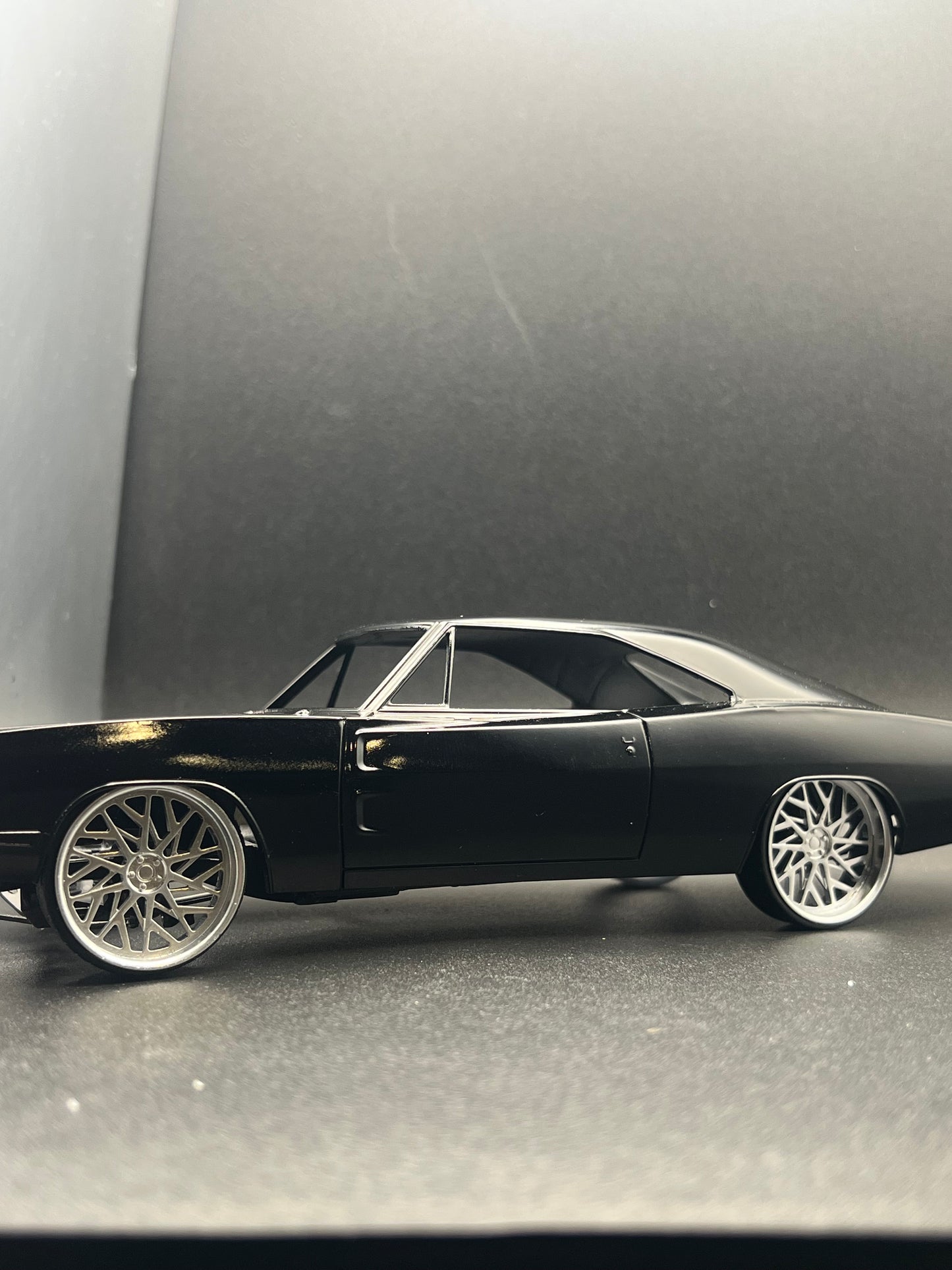 1:25 Scale Resin 26 Inch Model Car Wheel Set