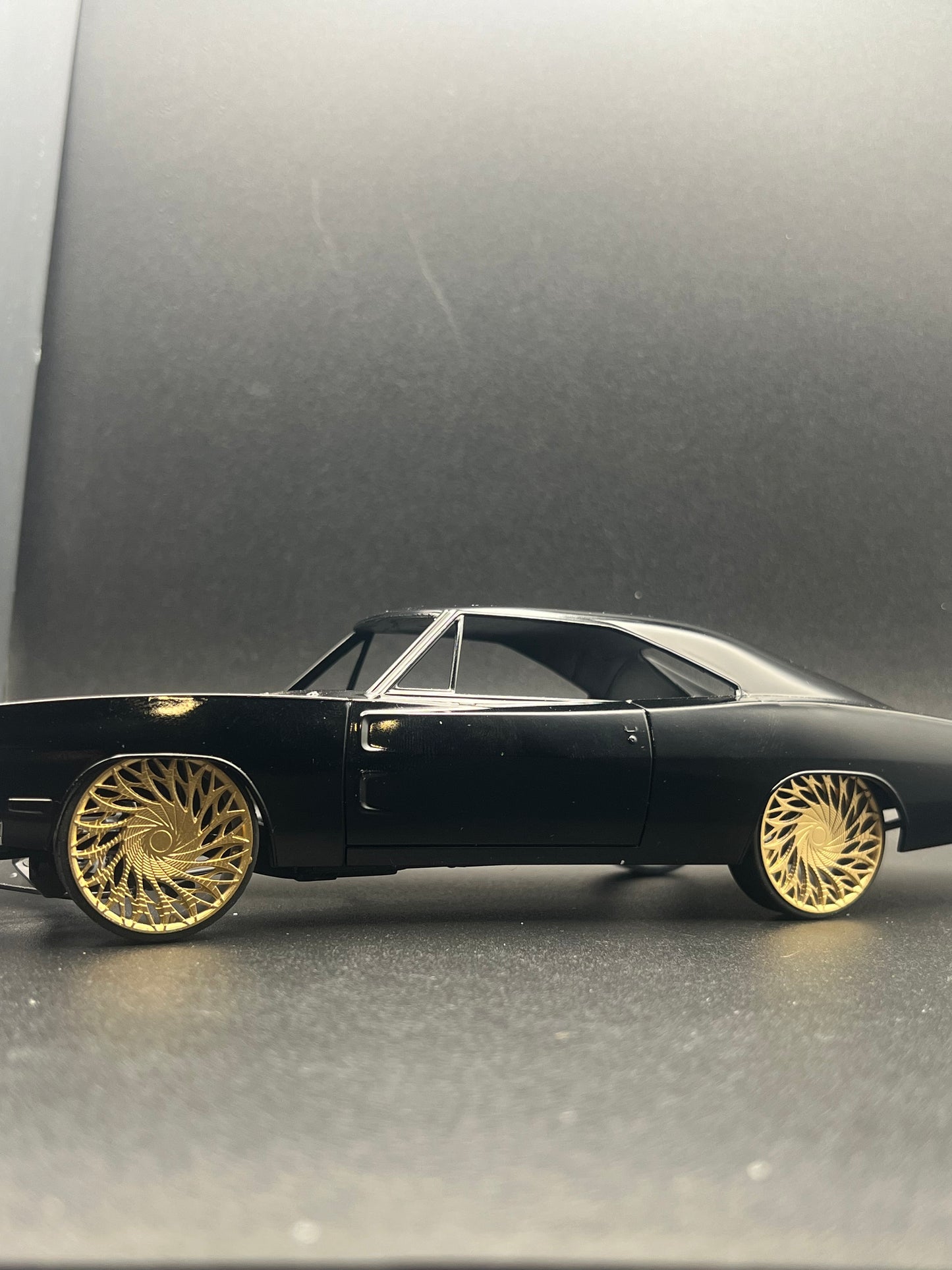 1:25 Scale Resin 26 Inch Model Car Wheel Set