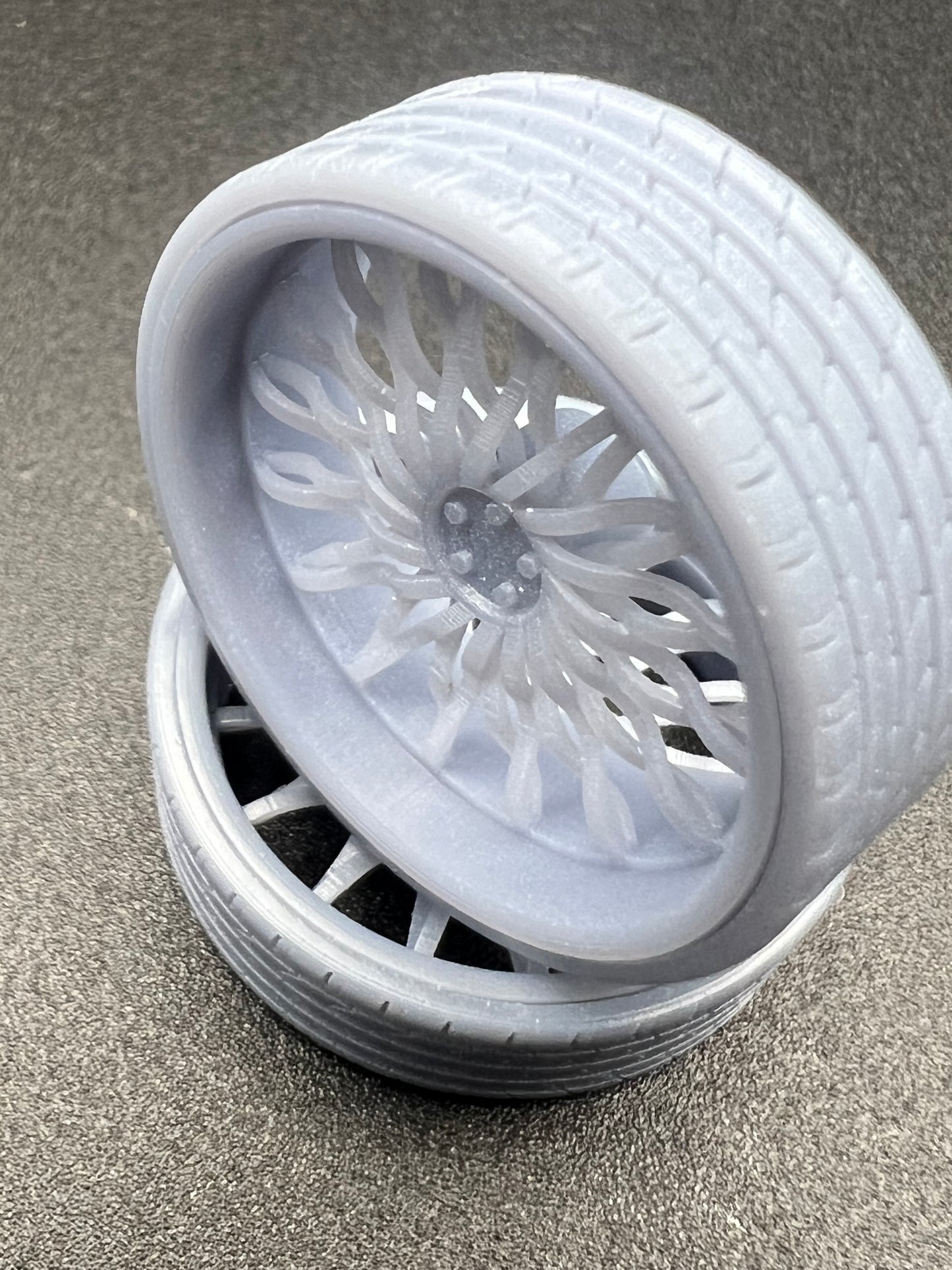 1:25 Scale Resin 26 Inch Model Car Wheel Set
