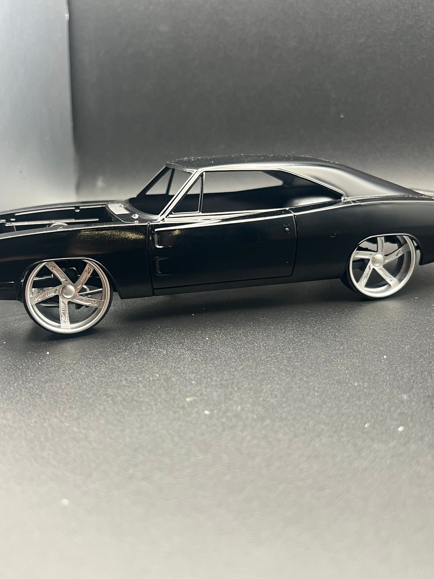 1:25 Scale Resin 26 Inch Model Car Wheel Set