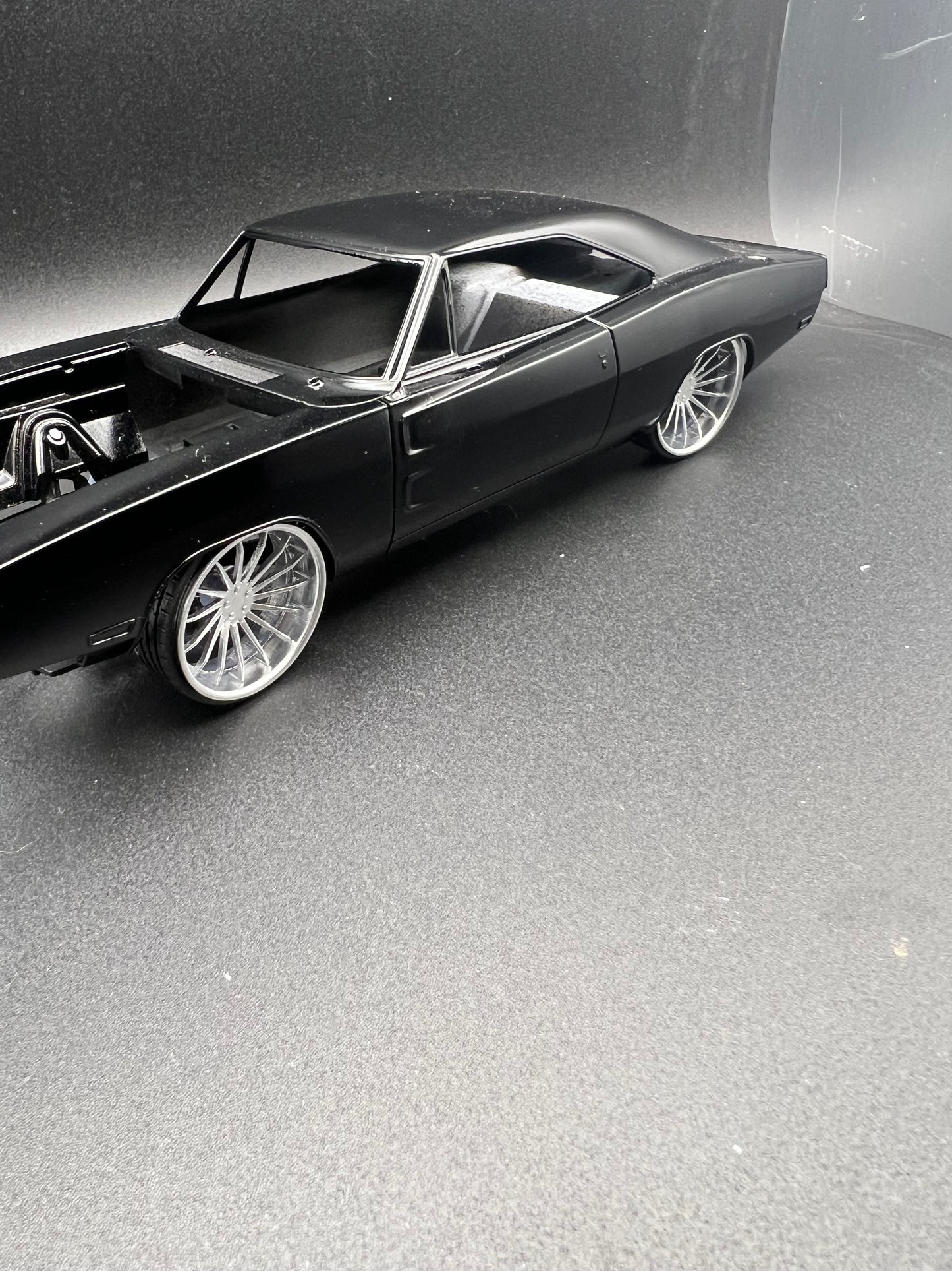 1:25 Scale Resin 26 Inch Model Car Wheel Set