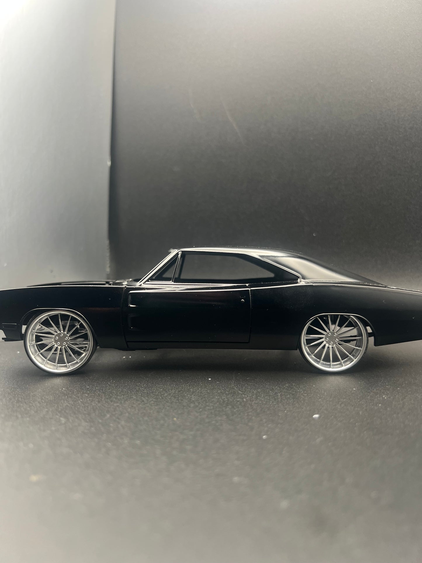 1:25 Scale Resin 26 Inch Model Car Wheel Set