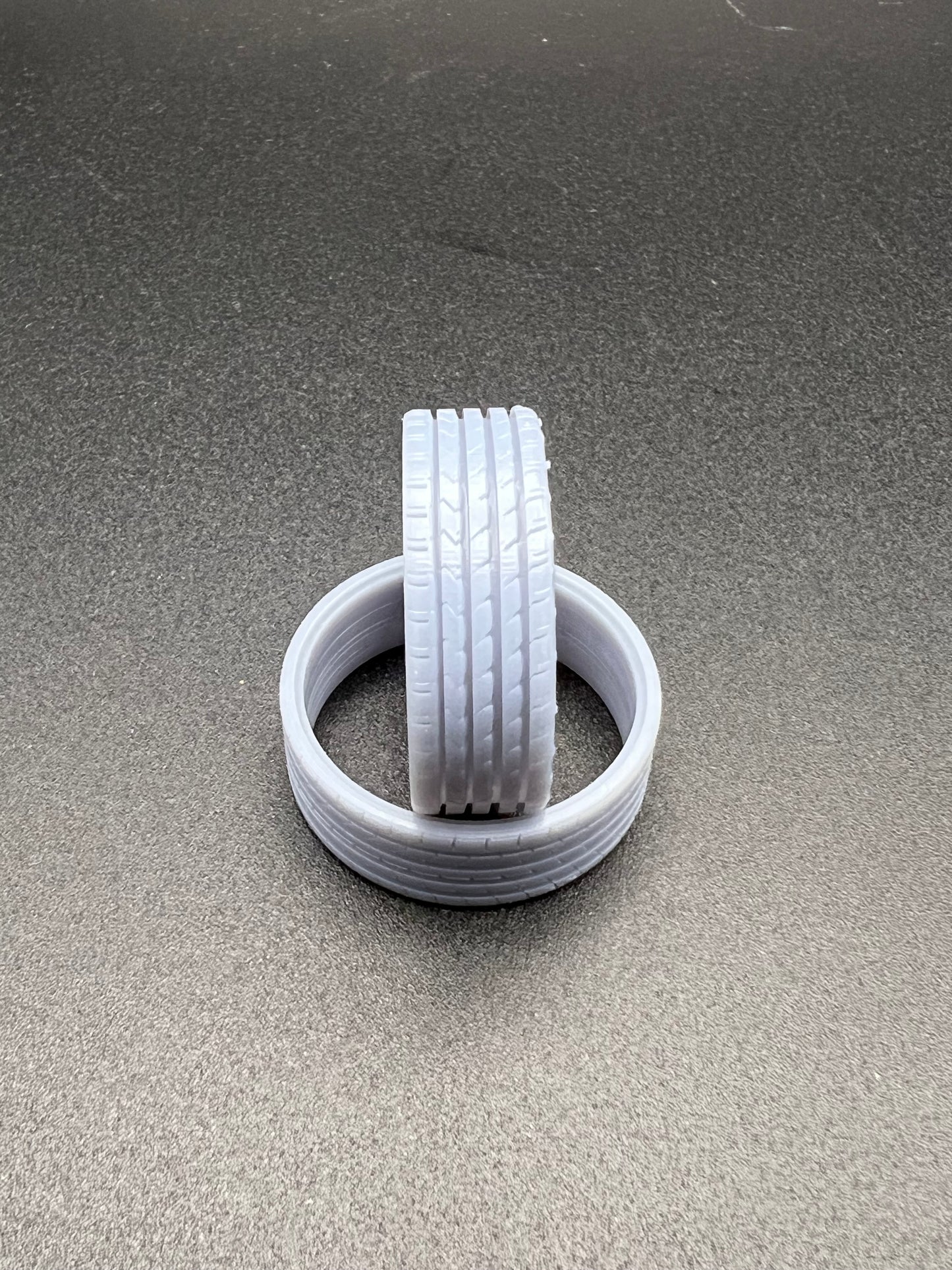 1:25 Scale Resin 26 Inch Model Car Wheel Set