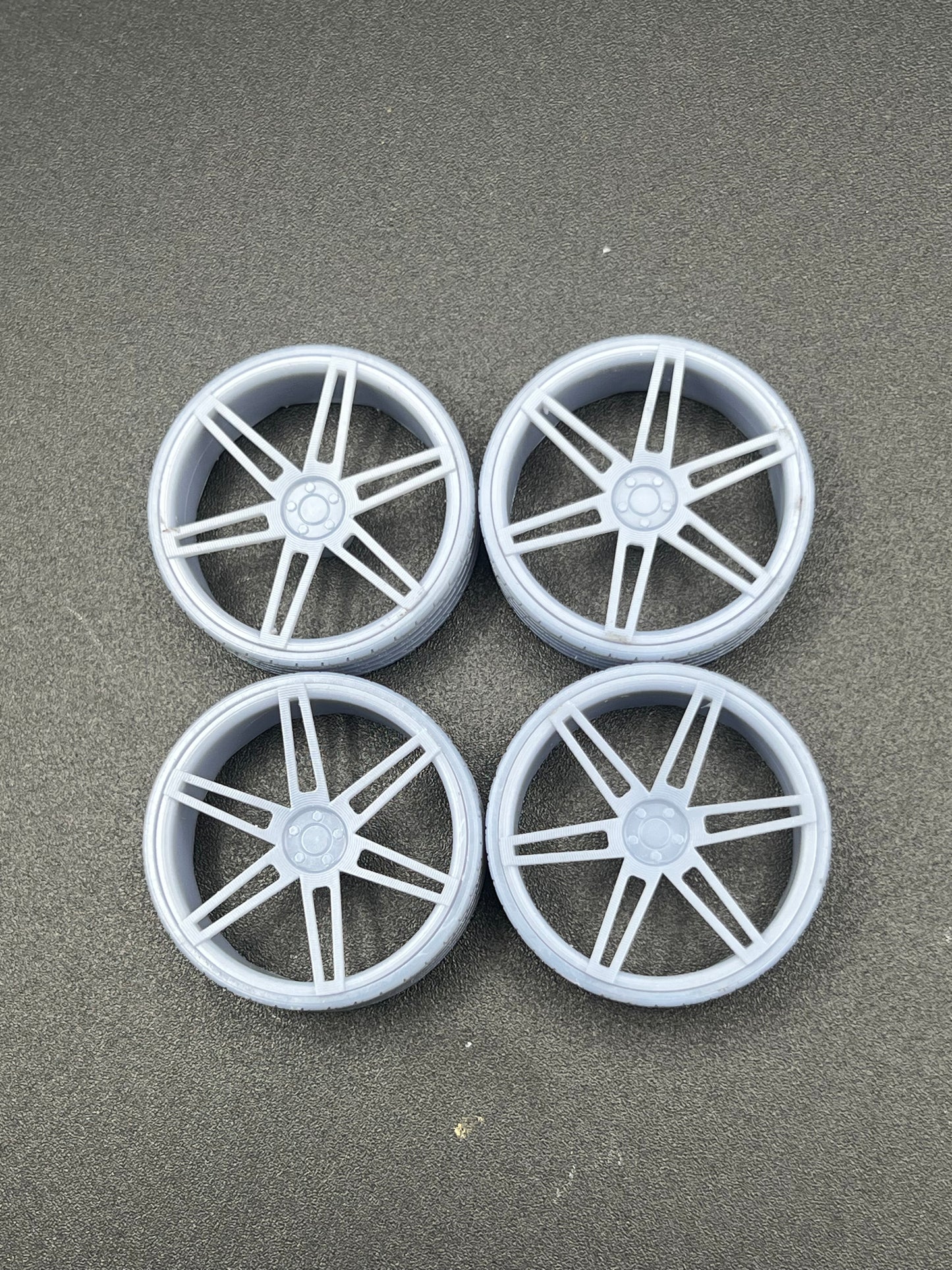 1:25 Scale Resin 26 Inch Model Car Wheel Set