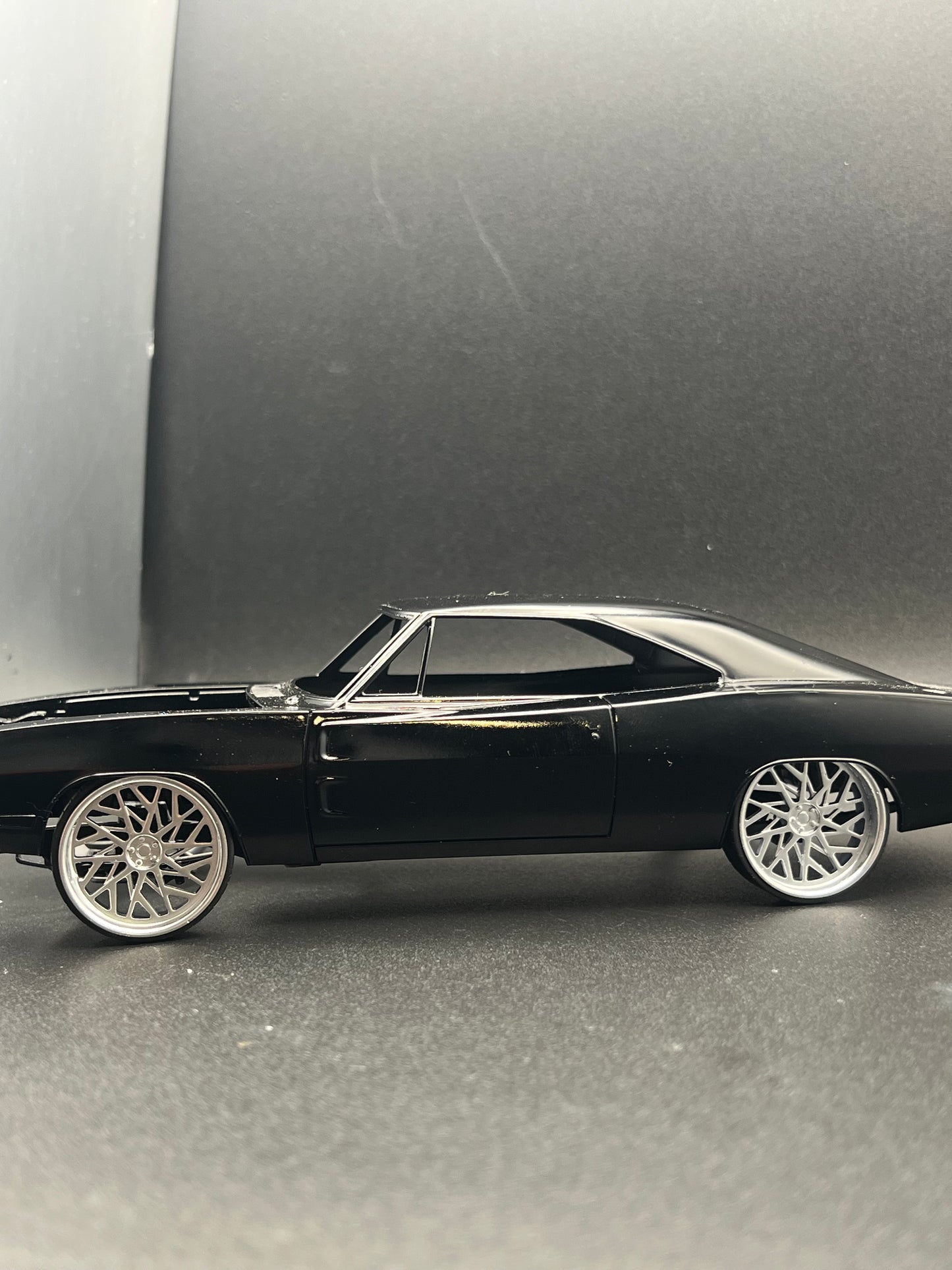 1:25 Scale Resin 26 Inch Model Car Wheel Set