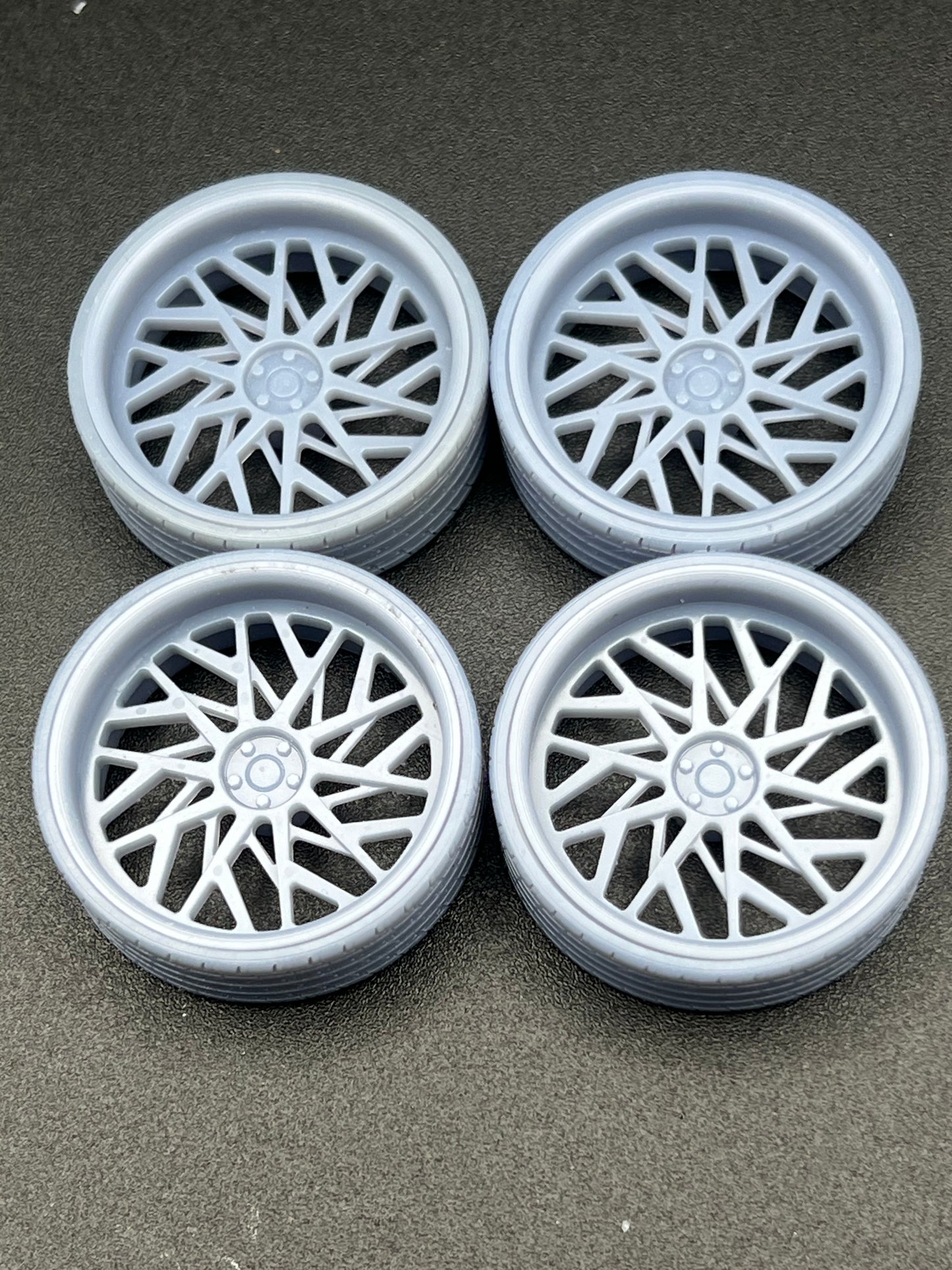 1:25 Scale Resin 26 Inch Model Car Wheel Set