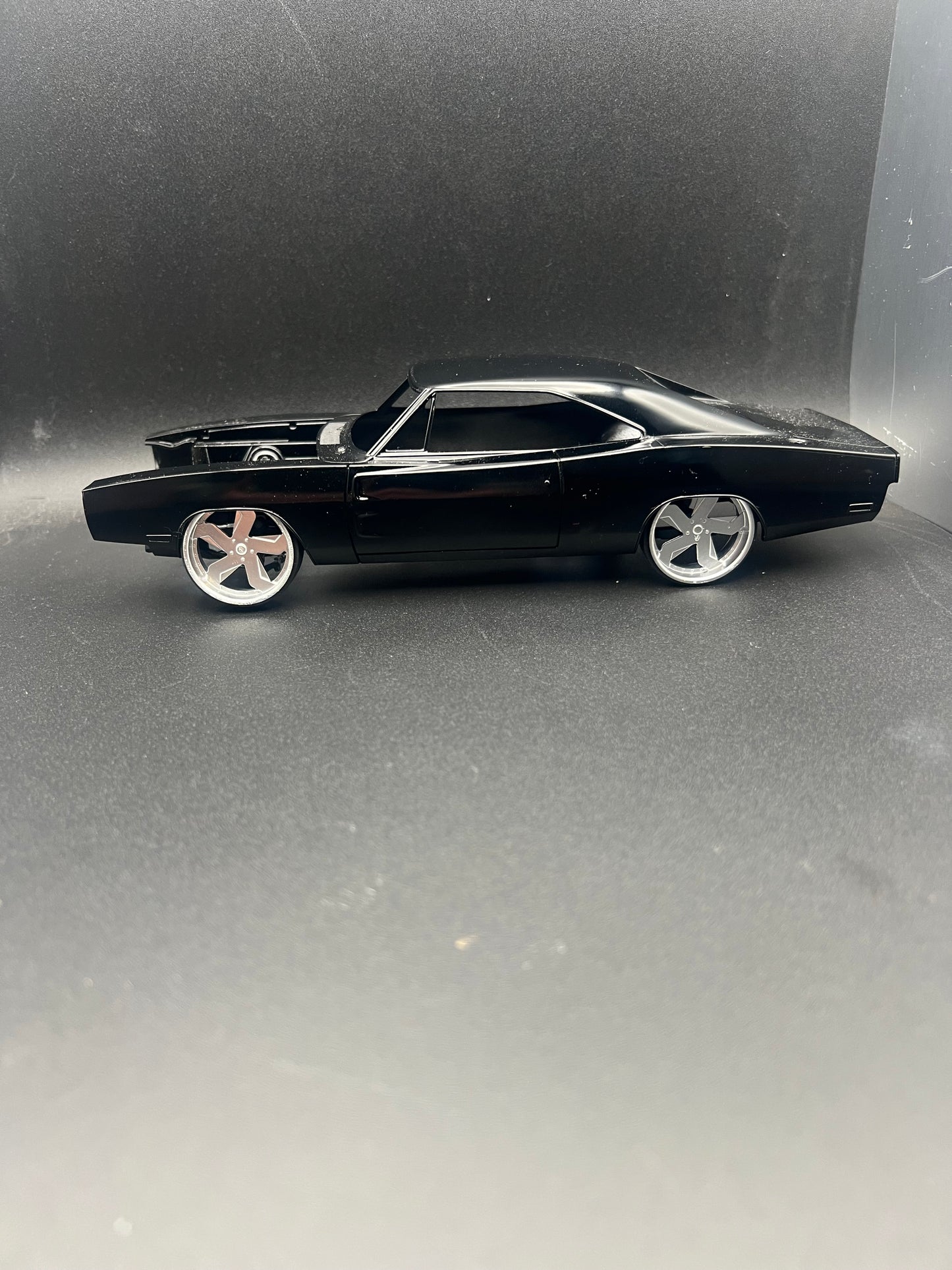 1:25 Scale Resin 26 Inch Model Car Wheel Set