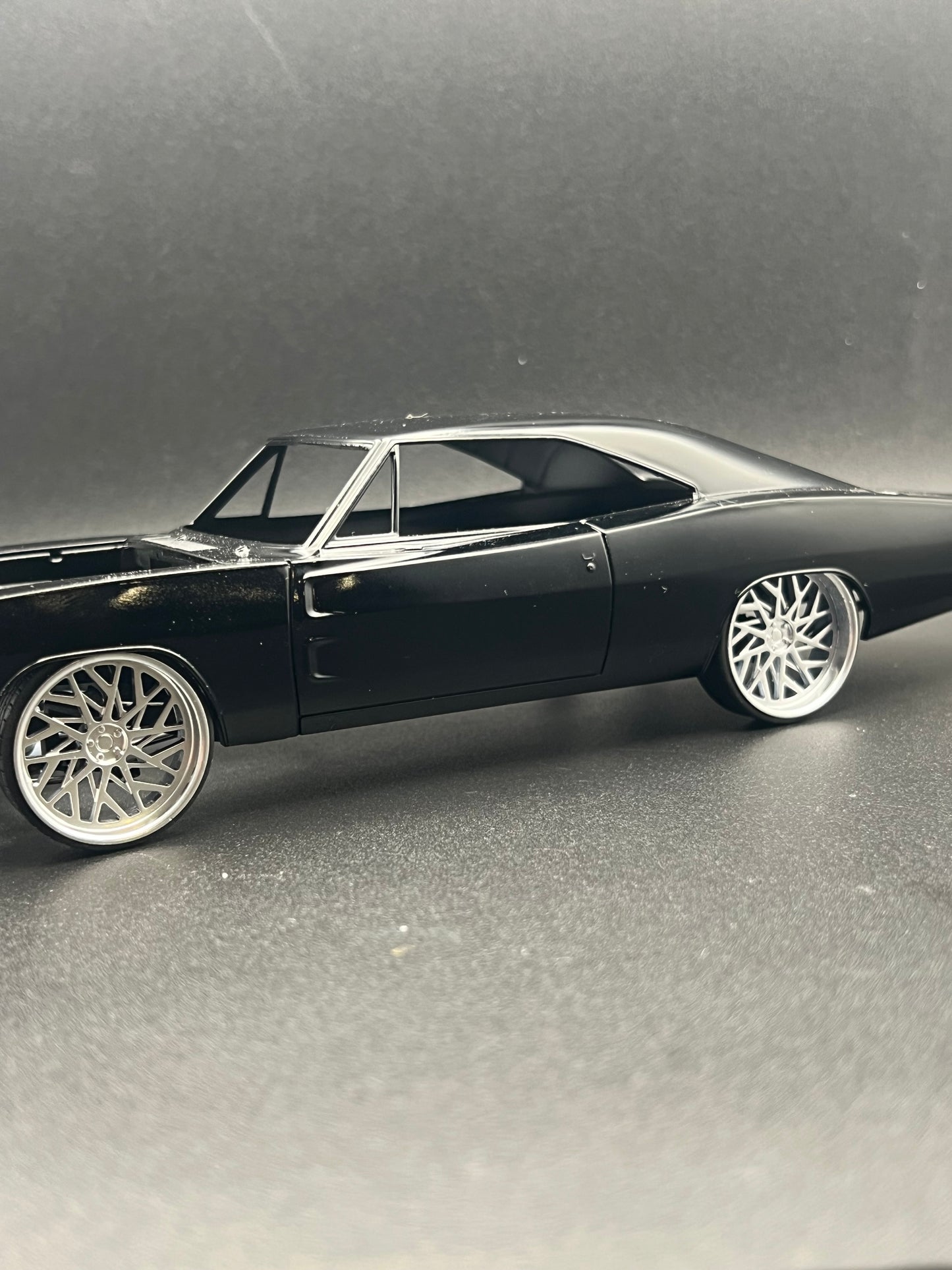 1:25 Scale Resin 26 Inch Model Car Wheel Set